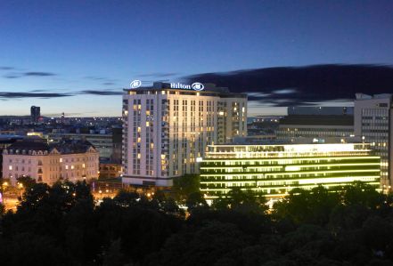 Hilton Vienna feiert 40sten Geburtstag mit großer Party im größten Hotel