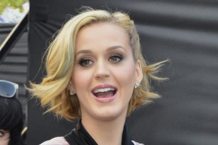 Katy Perry flirtet mit Lagerfeld-Muse