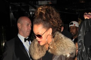 Rihanna will Whitney Houston spielen