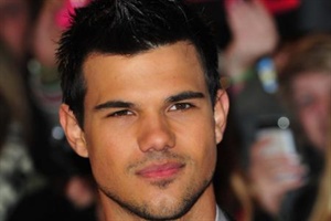 Taylor Lautner bald bei 